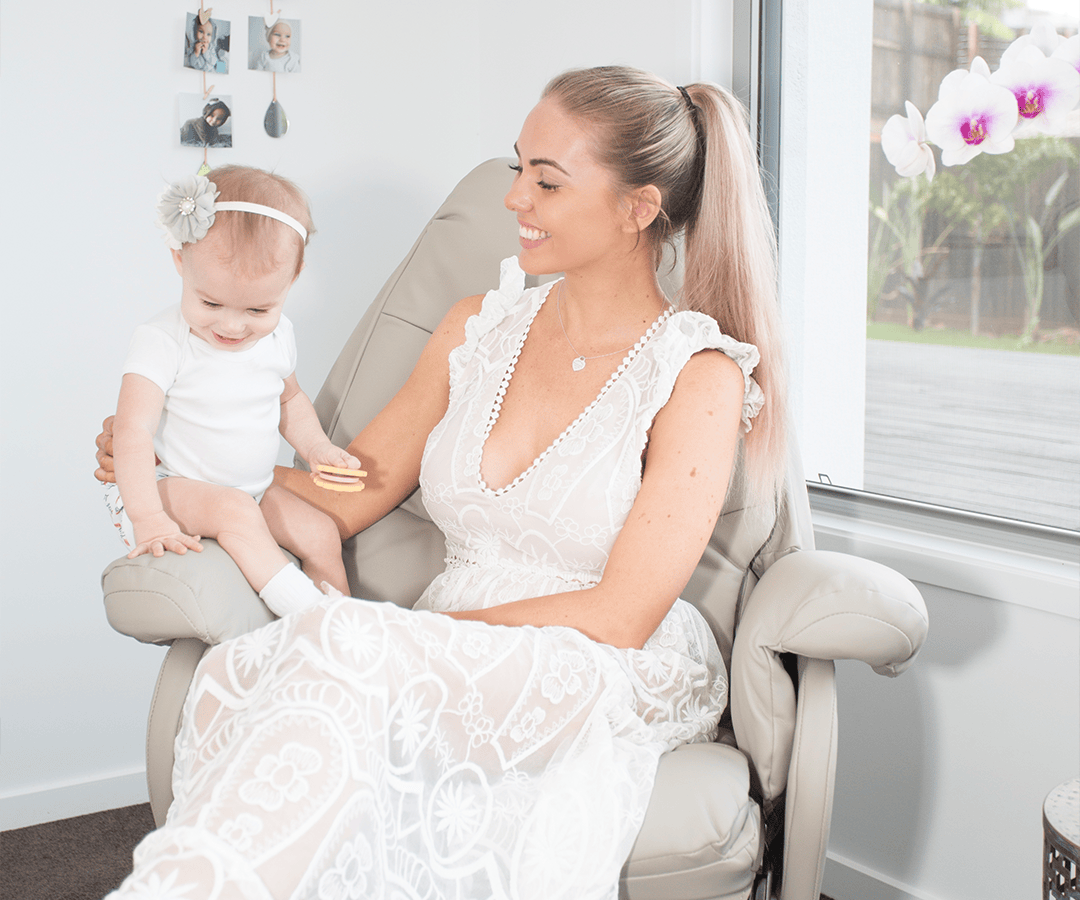 كرسي هزاز للرضاعة من فوغ مع مسند قدم، قماش رمادي فولاذي