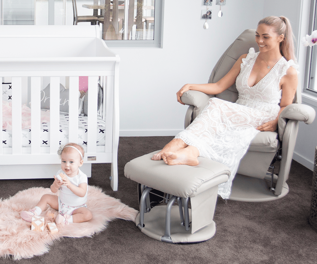 كرسي هزاز للرضاعة من فوغ مع مسند قدم، قماش رمادي فولاذي