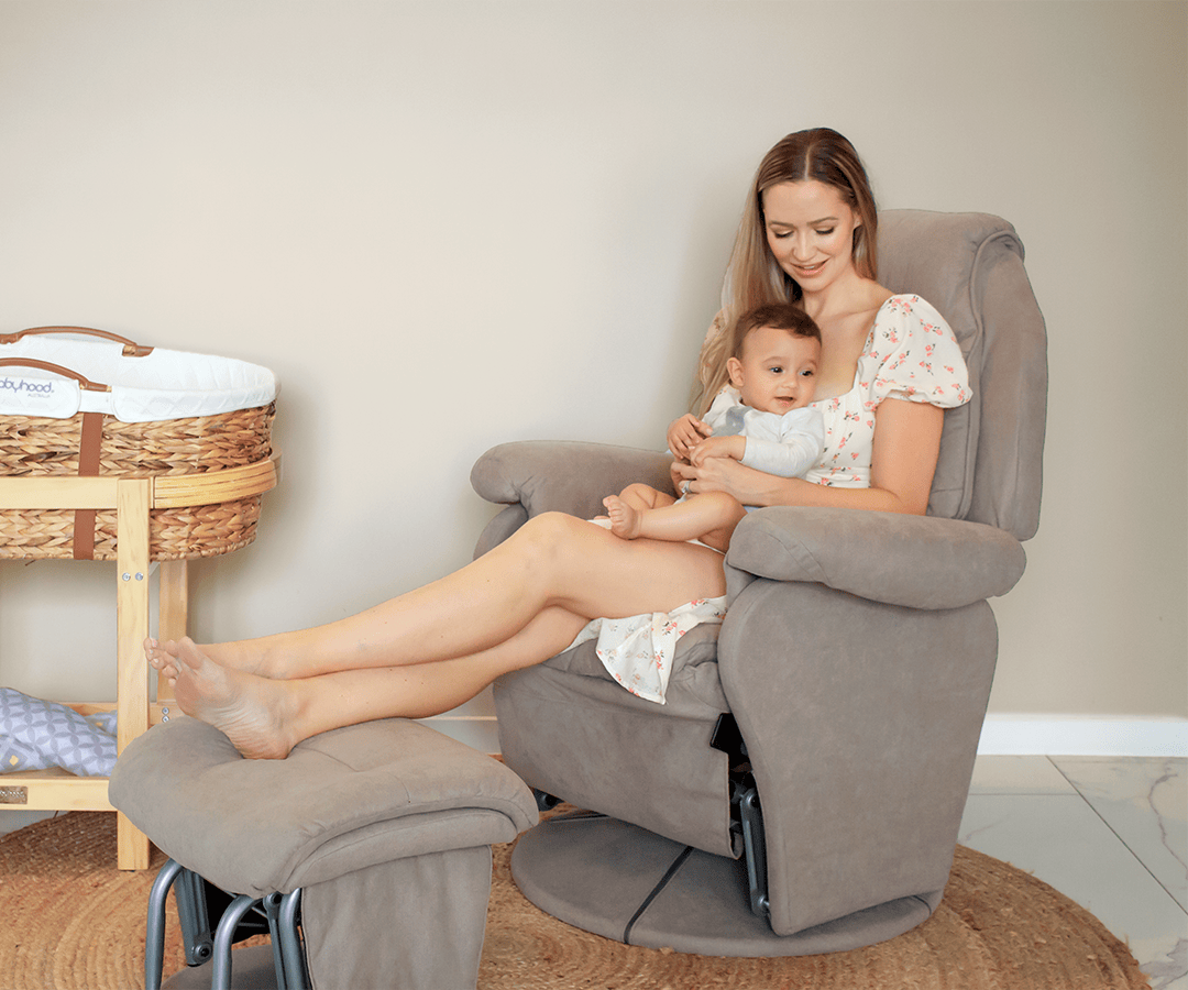 كرسي هزاز للرضاعة من فوغ مع مسند قدم، قماش رمادي فولاذي