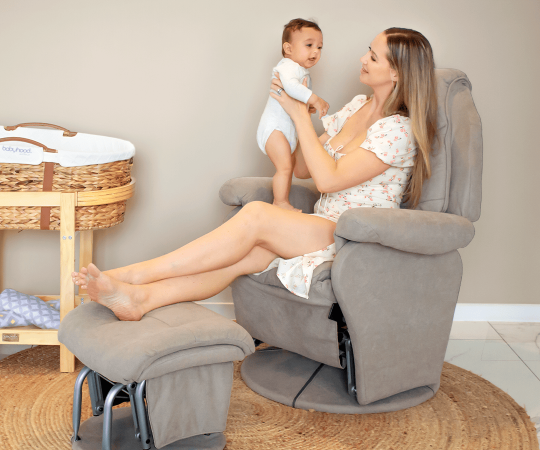 كرسي هزاز للرضاعة من فوغ مع مسند قدم، قماش رمادي فولاذي